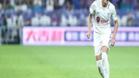 世界杯点球大战揭秘：十二码决胜负，传奇“金球秘技”闪耀足球盛宴！